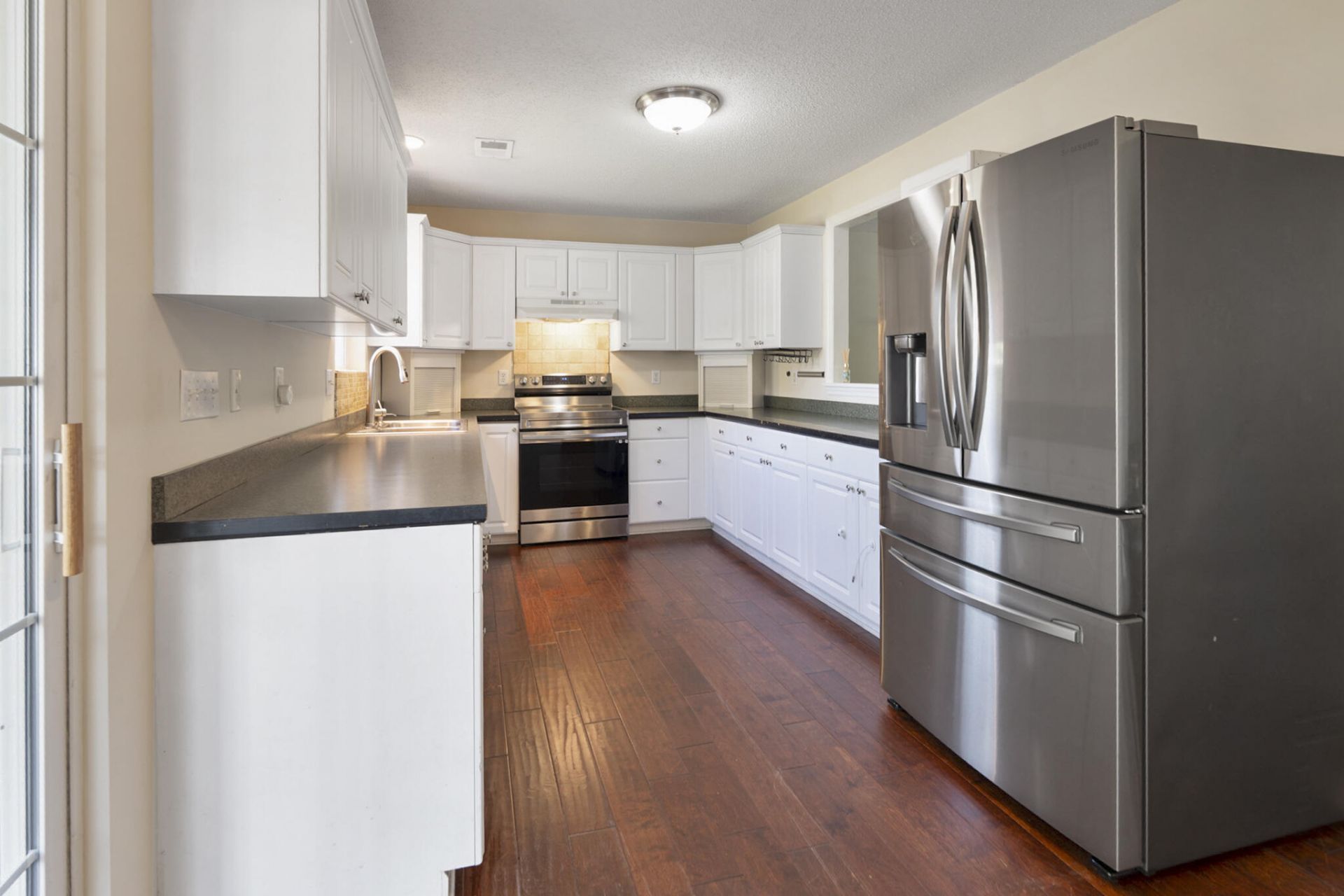 305 Northam Court Photo 11
