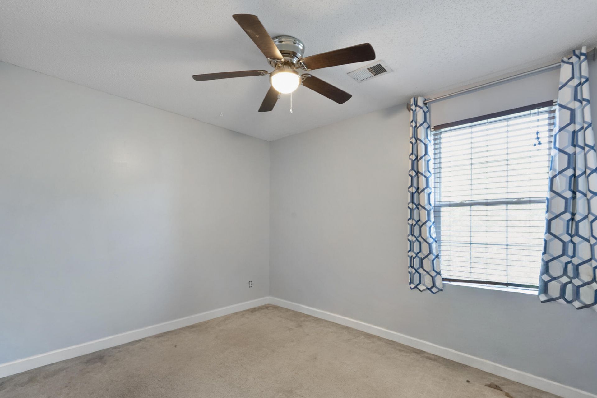 305 Northam Court Photo 20