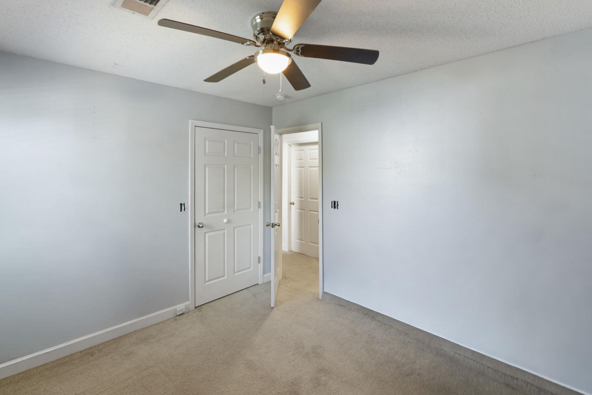 305 Northam Court Photo 21