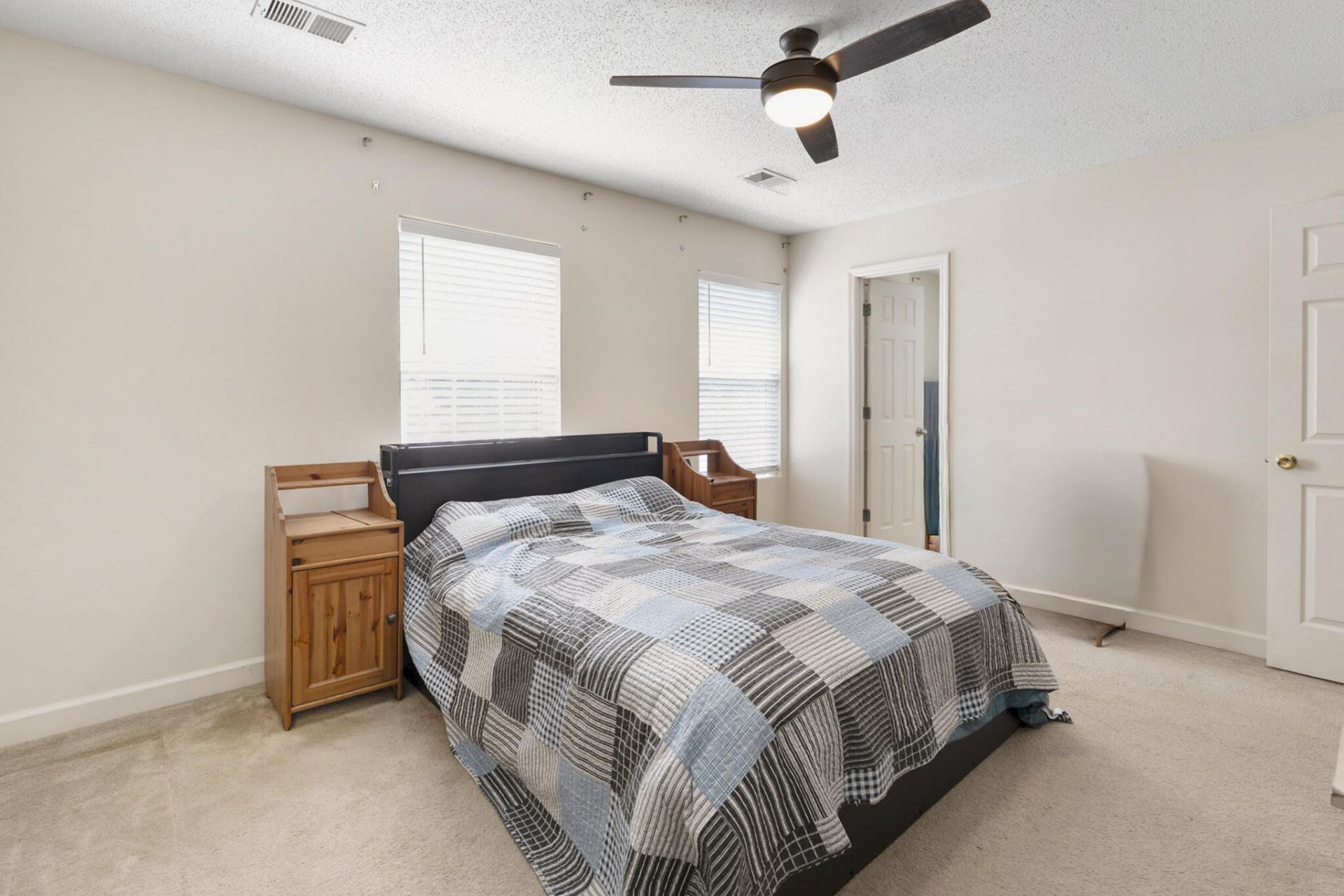 305 Northam Court Photo 24