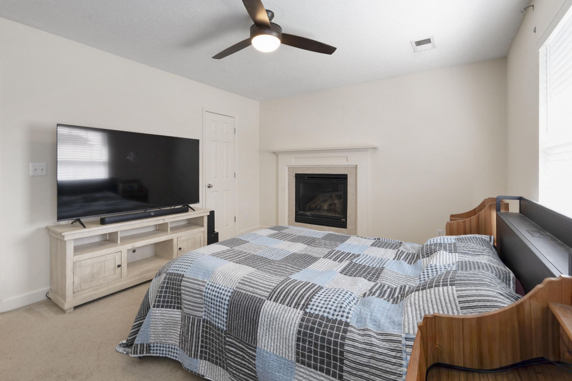 305 Northam Court Photo 25