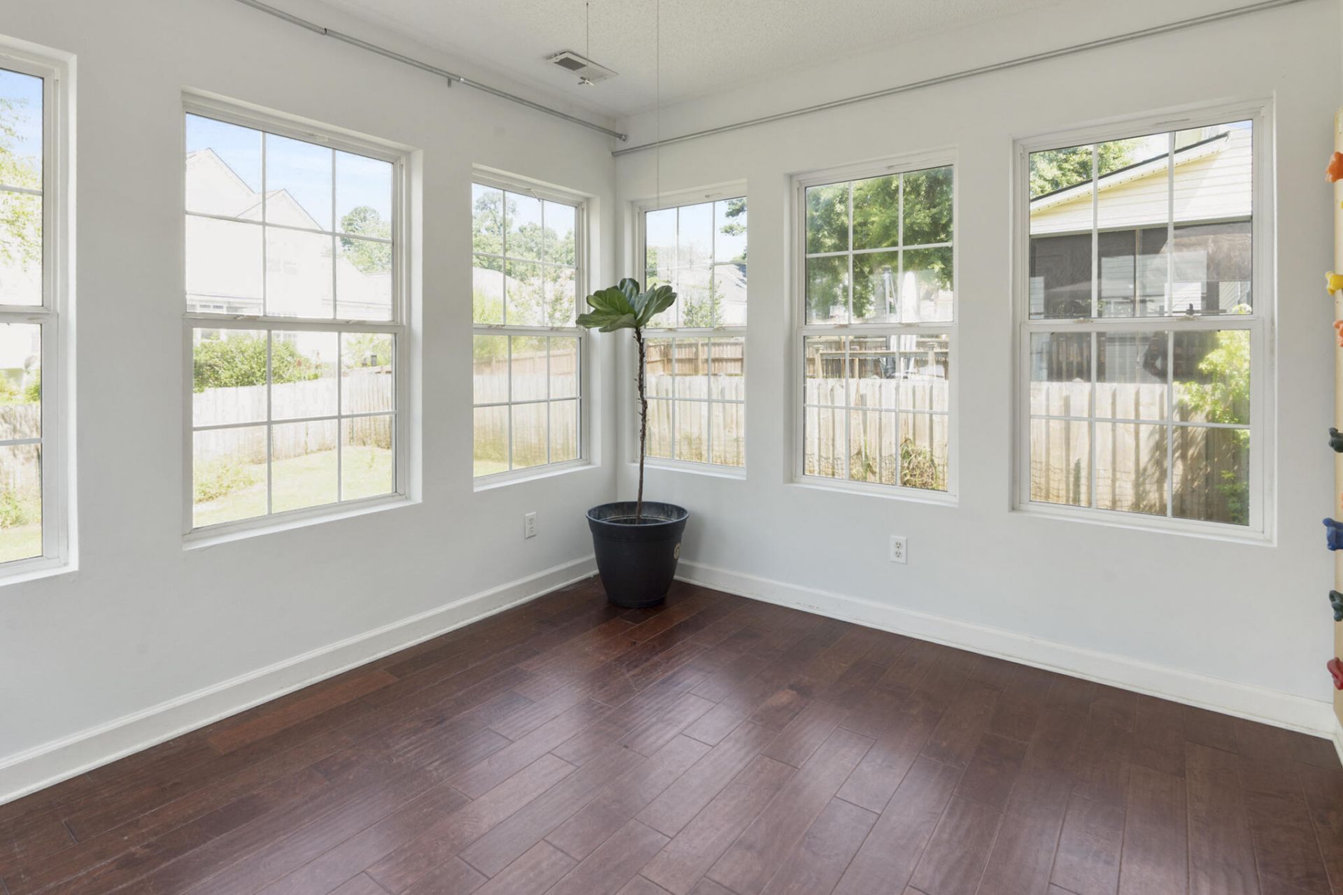 305 Northam Court Photo 7
