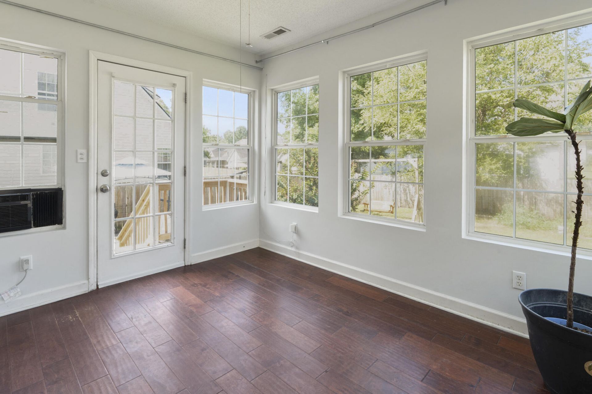 305 Northam Court Photo 8
