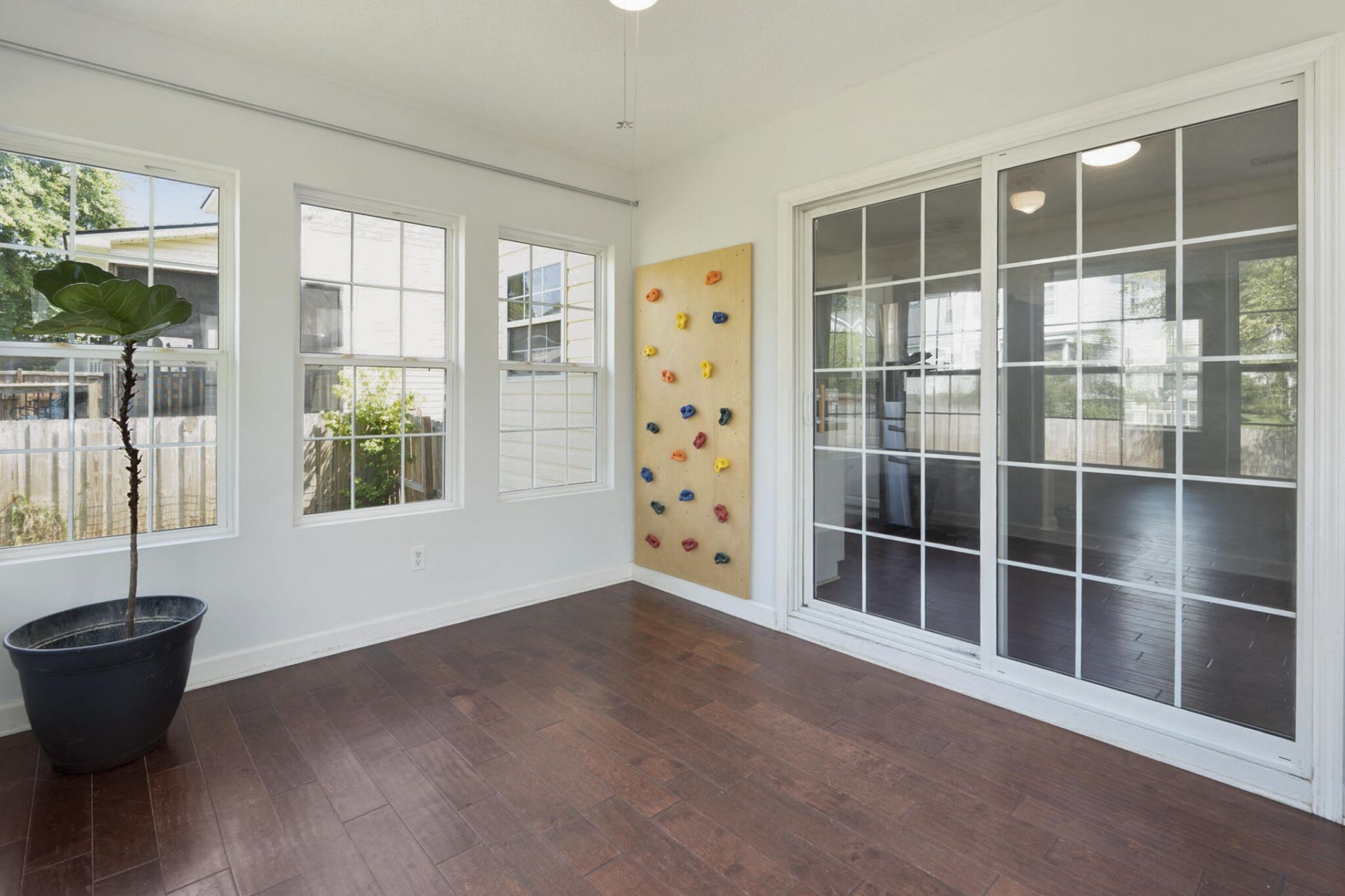 305 Northam Court Photo 9