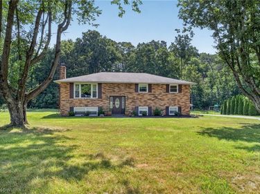 8494 E Wadora Circle NW, North Canton, OH 44720