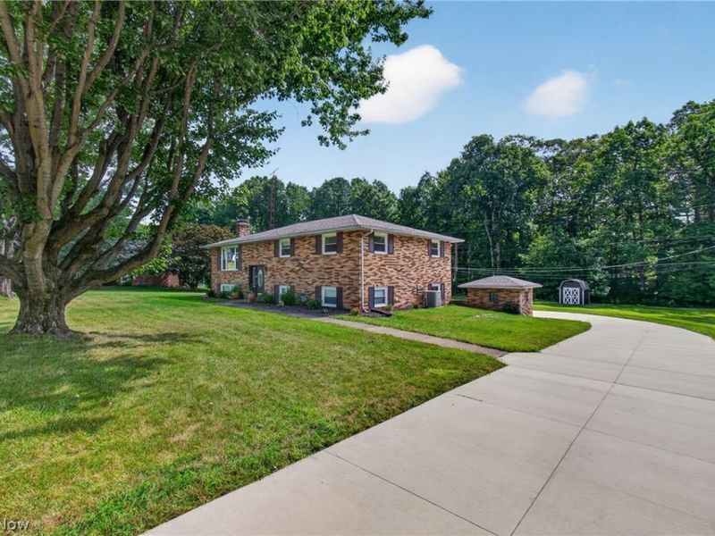 8494 E Wadora Circle NW, North Canton, OH 44720 Photo 2