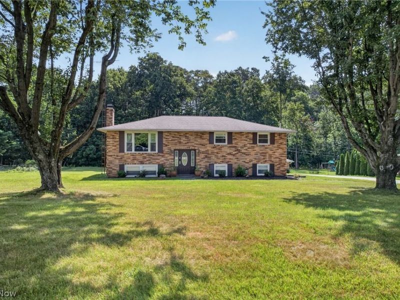 8494 E Wadora Circle NW, North Canton, OH 44720 Photo 3