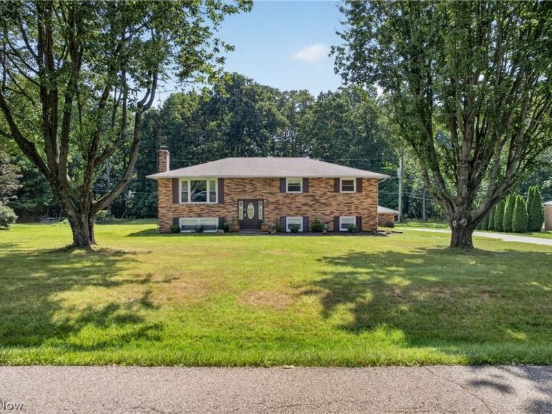 8494 E Wadora Circle NW, North Canton, OH 44720 Photo 4
