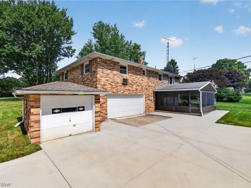 8494 E Wadora Circle NW, North Canton, OH 44720 Photo 5