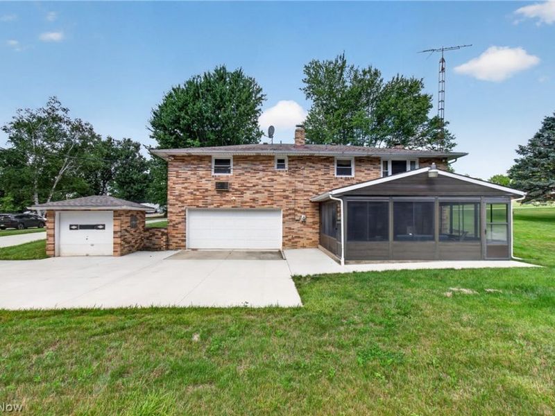 8494 E Wadora Circle NW, North Canton, OH 44720 Photo 6