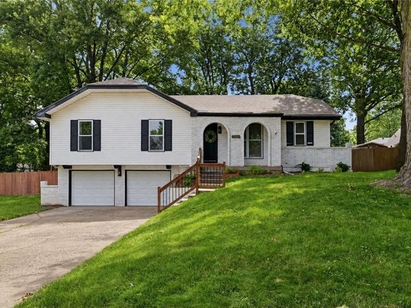 6015 Hauser Drive, Shawnee, KS 66216
