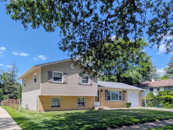 476 Raupp Boulevard, Buffalo Grove, IL 60089