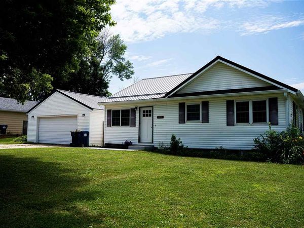 625 Freeseway Drive, Robins, IA 52328