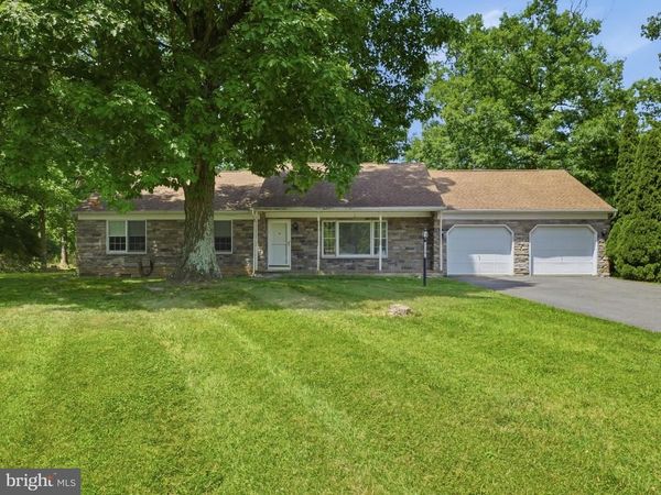 11302 CROFTON CIRCLE , WAYNESBORO, PA 17268