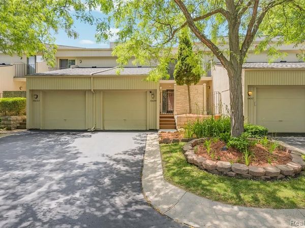 39455 Country Lane, Novi, MI 48375
