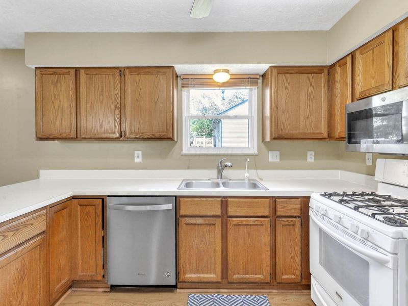 493 Meadows Boulevard, Pickerington, OH 43147 Photo 7
