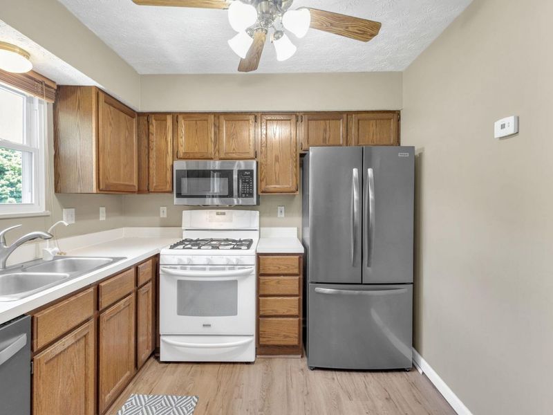 493 Meadows Boulevard, Pickerington, OH 43147 Photo 8
