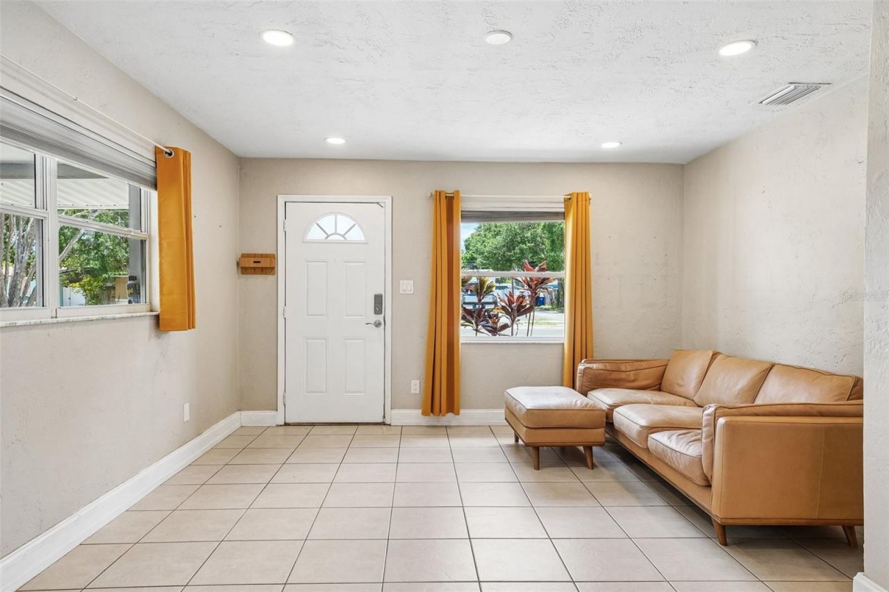 1547 56th Avenue N, Saint Petersburg, FL 33703 Photo