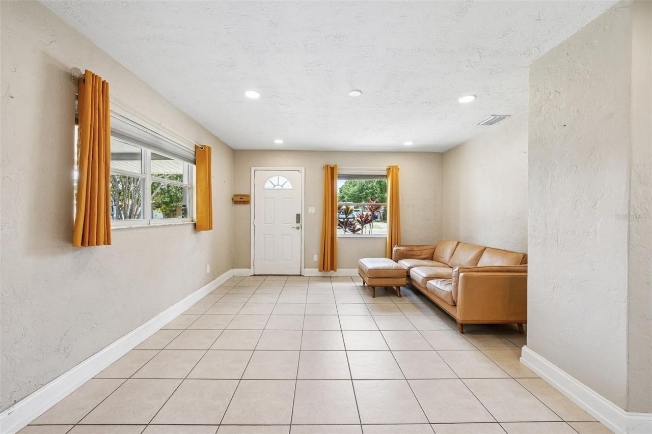 1547 56th Avenue N, Saint Petersburg, FL 33703 Photo
