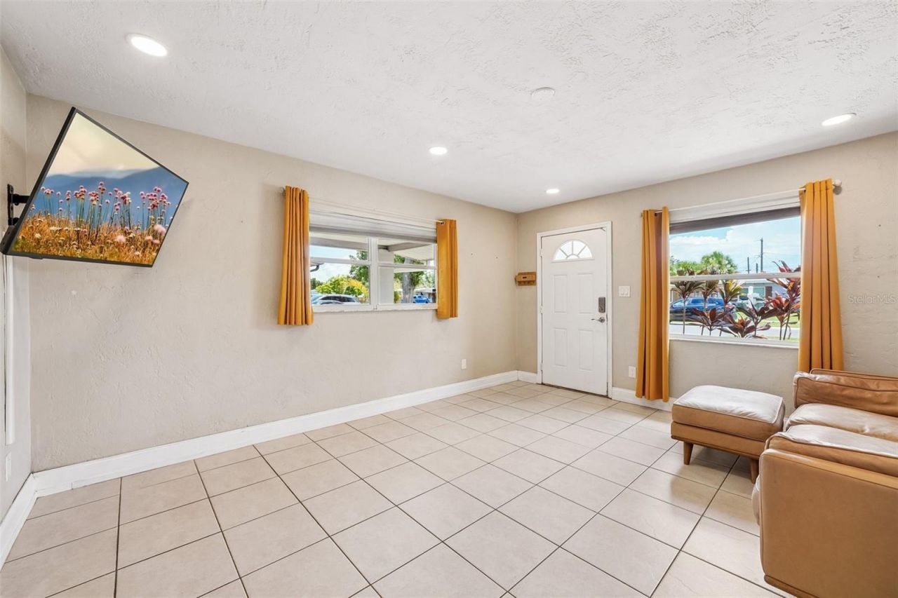 1547 56th Avenue N, Saint Petersburg, FL 33703 Photo
