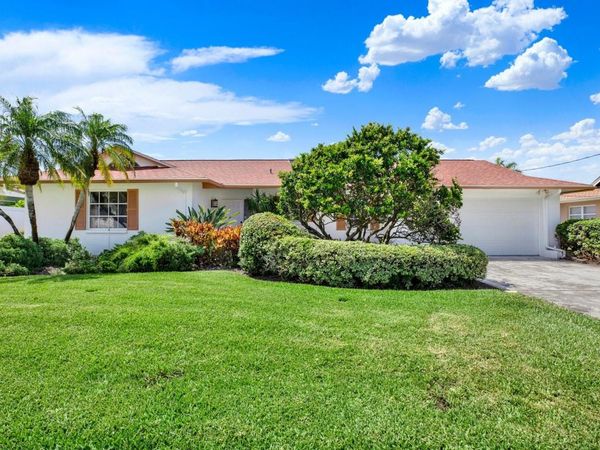 411 PALM ISLAND NE, CLEARWATER BEACH, FL 33767