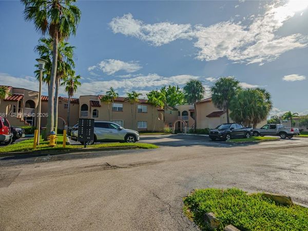 8630 SW 3rd St , Unit 102, Pembroke Pines, FL 33025