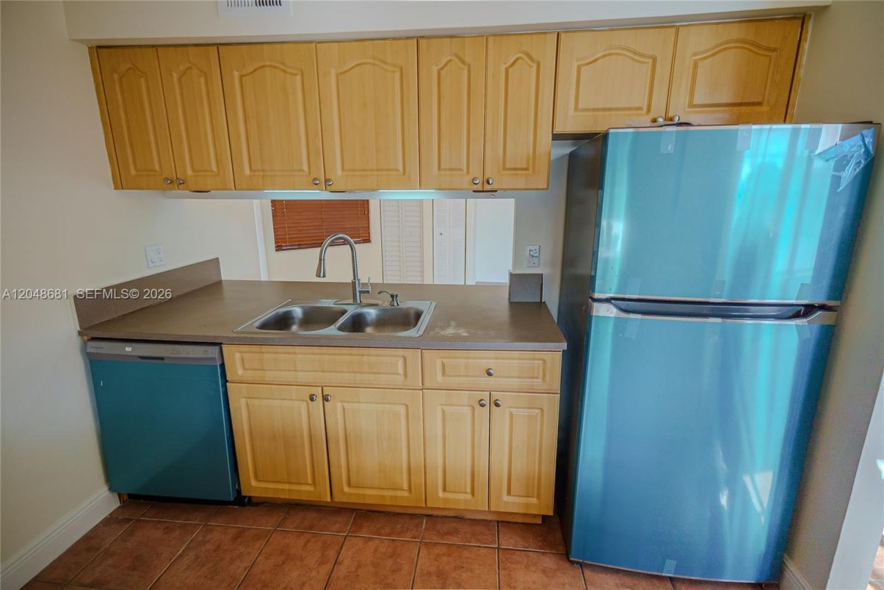 8630 SW 3rd St , Unit 102, Pembroke Pines, FL 33025 Photo