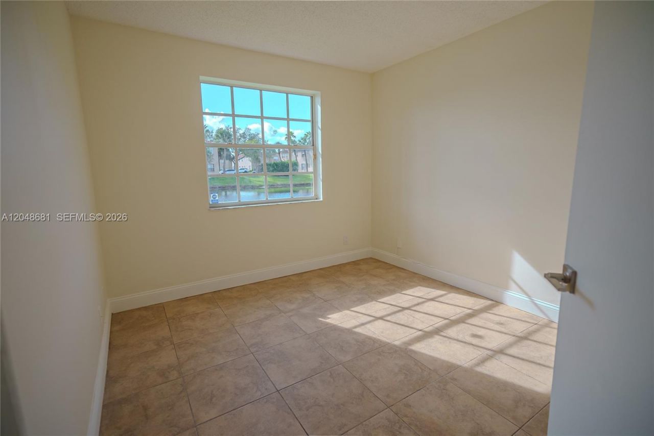 8630 SW 3rd St , Unit 102, Pembroke Pines, FL 33025 Photo