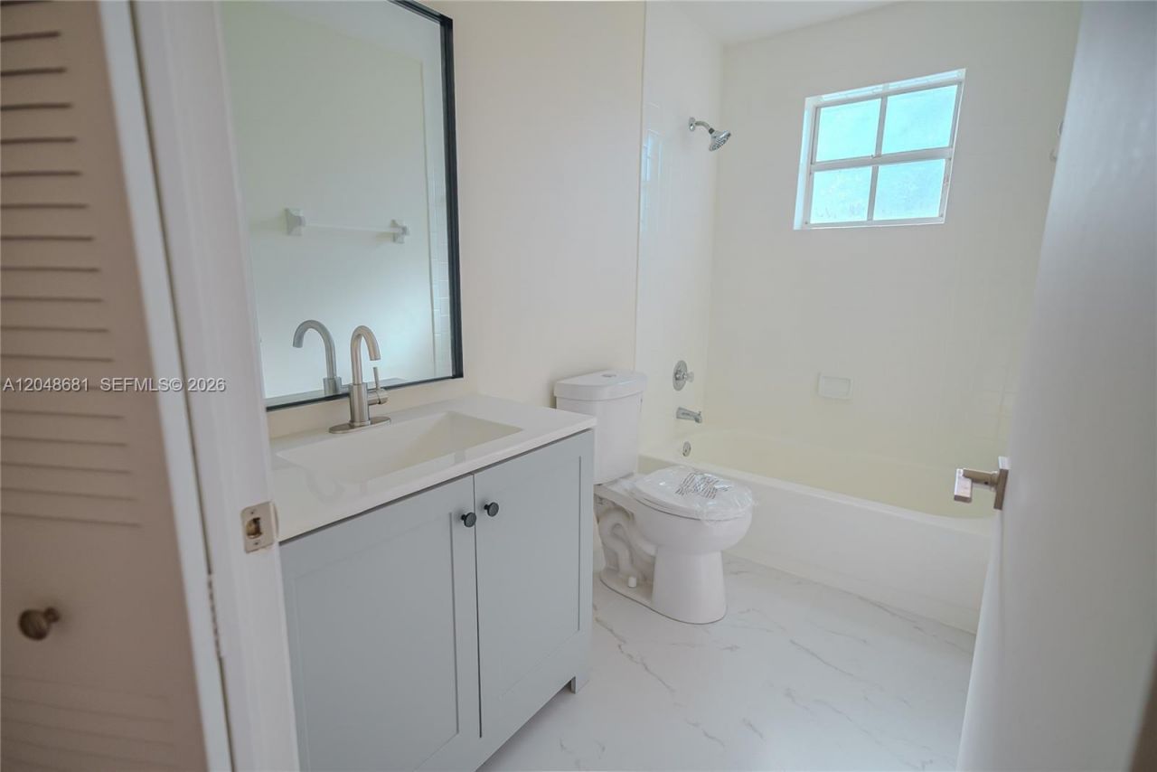 8630 SW 3rd St , Unit 102, Pembroke Pines, FL 33025 Photo