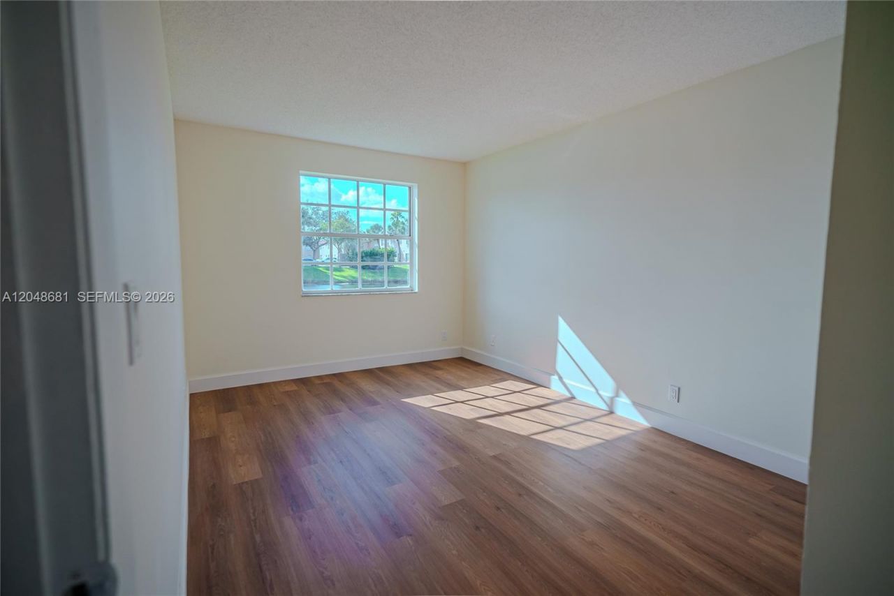 8630 SW 3rd St , Unit 102, Pembroke Pines, FL 33025 Photo