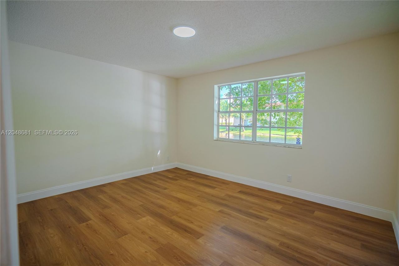 8630 SW 3rd St , Unit 102, Pembroke Pines, FL 33025 Photo