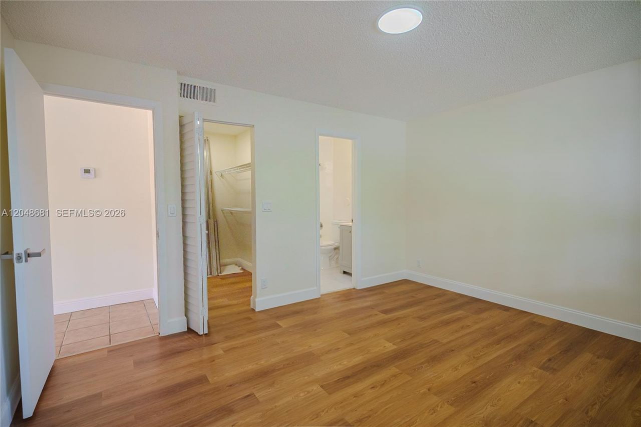 8630 SW 3rd St , Unit 102, Pembroke Pines, FL 33025 Photo