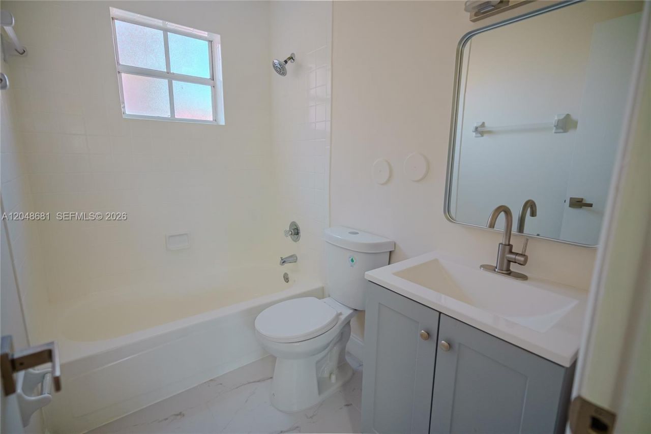 8630 SW 3rd St , Unit 102, Pembroke Pines, FL 33025 Photo