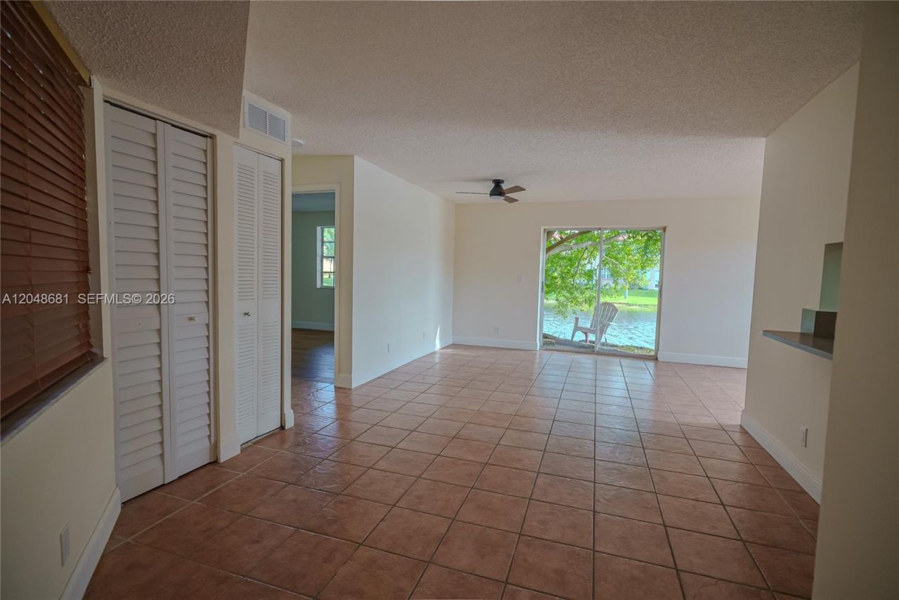 8630 SW 3rd St , Unit 102, Pembroke Pines, FL 33025 Photo