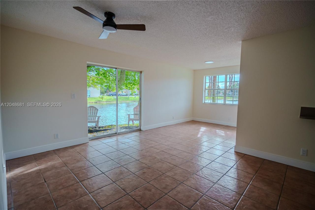 8630 SW 3rd St , Unit 102, Pembroke Pines, FL 33025 Photo