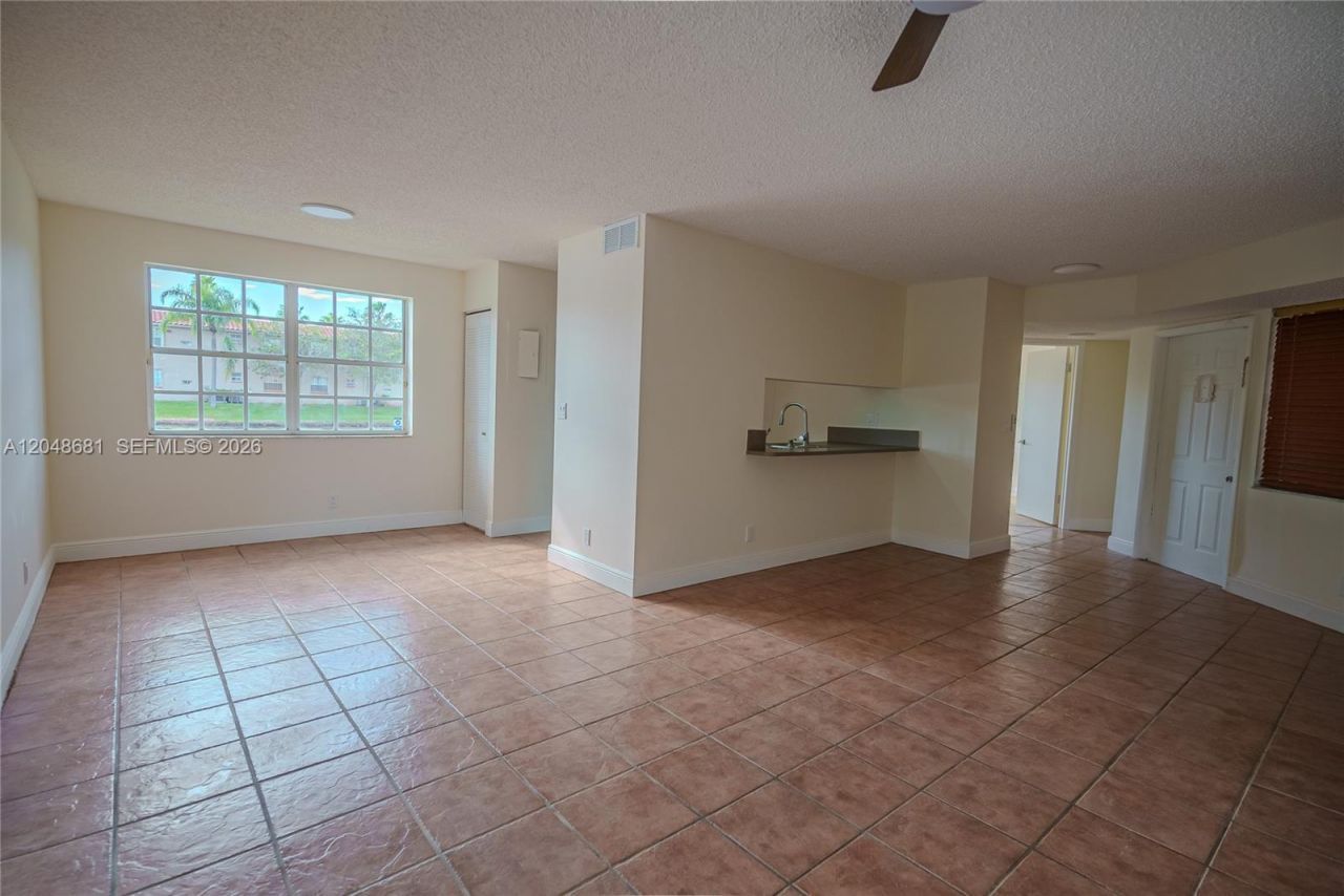 8630 SW 3rd St , Unit 102, Pembroke Pines, FL 33025 Photo