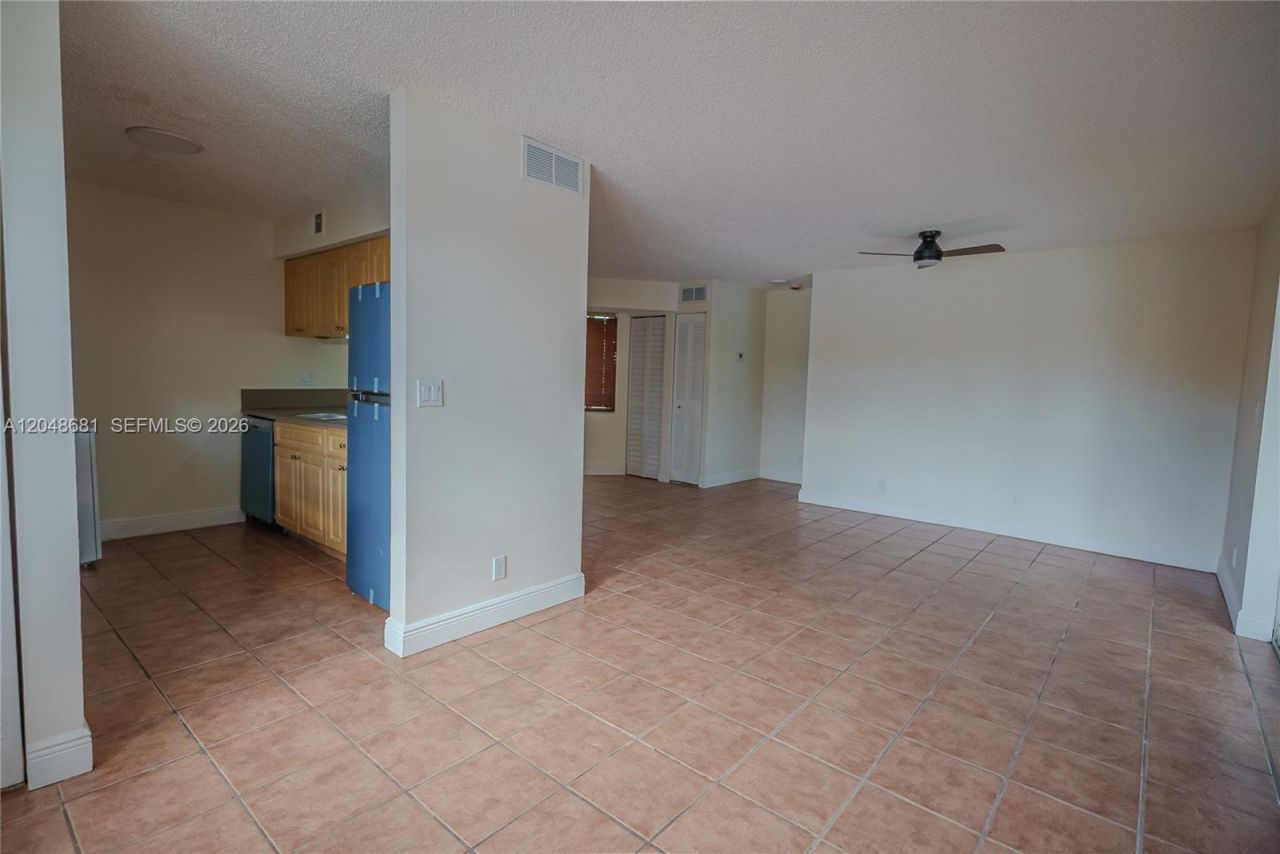 8630 SW 3rd St , Unit 102, Pembroke Pines, FL 33025 Photo