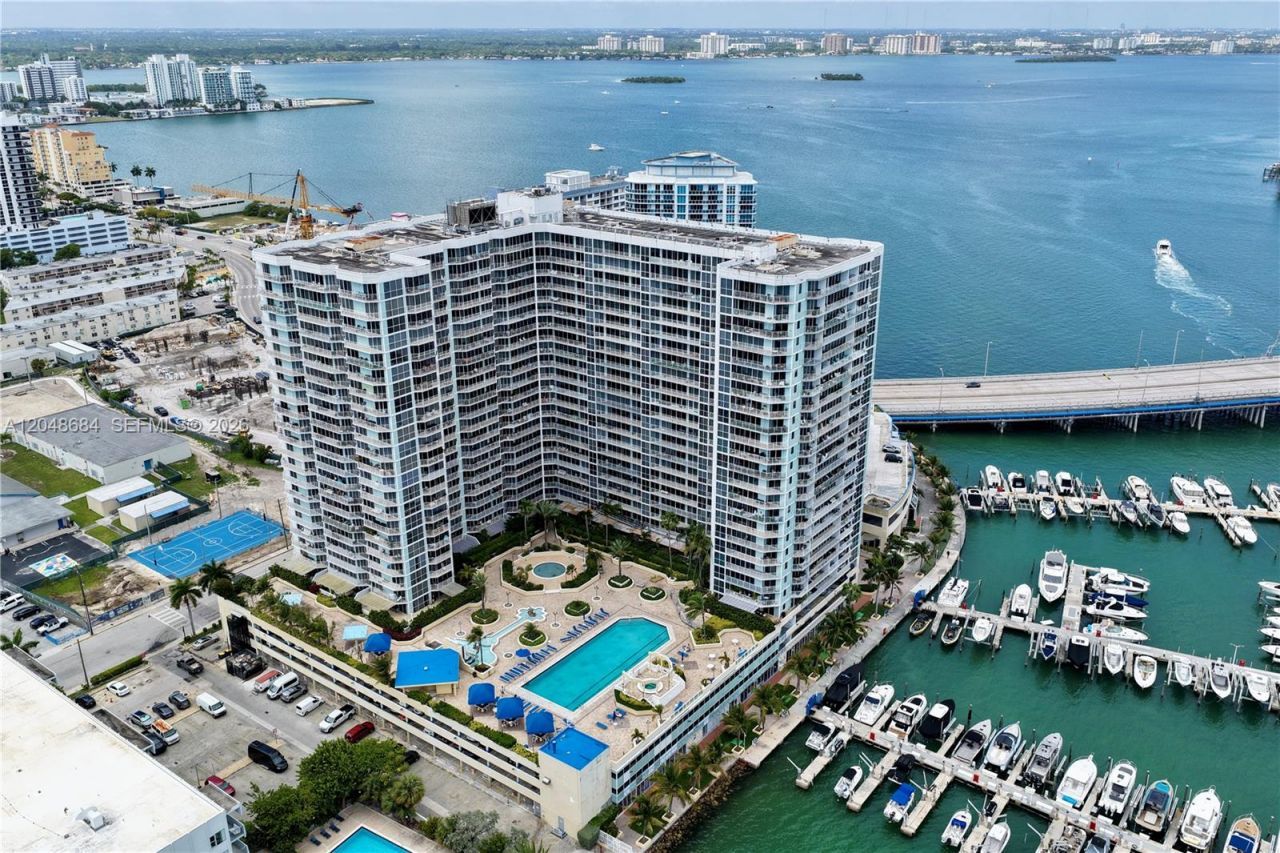 7601 E Treasure Dr, Unit 2319, North Bay Village, FL 33141 Photo