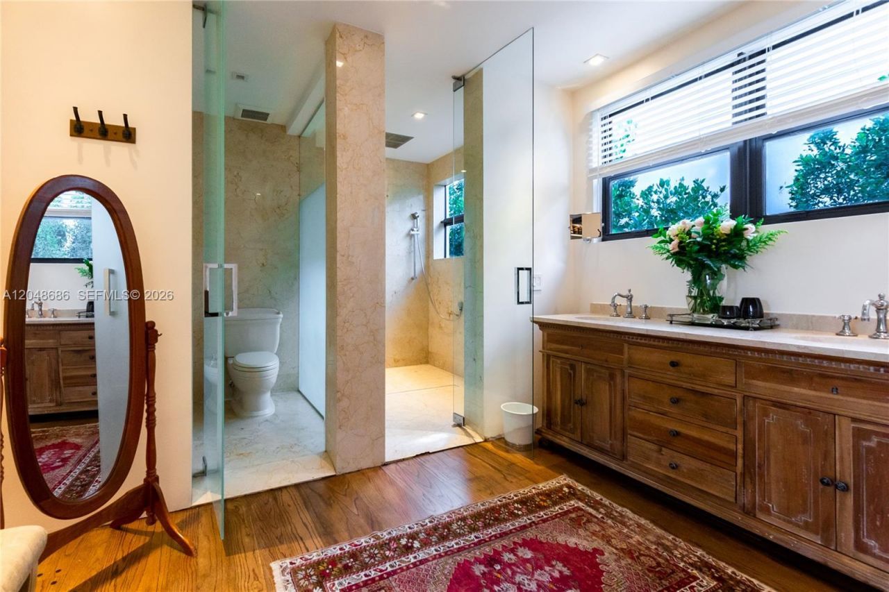 255 Palm Avenue, Miami Beach, FL 33139 Photo