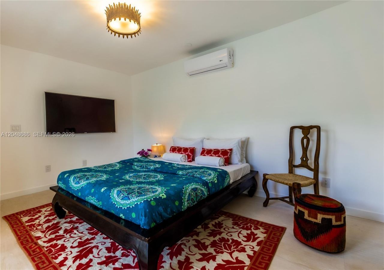 255 Palm Avenue, Miami Beach, FL 33139 Photo