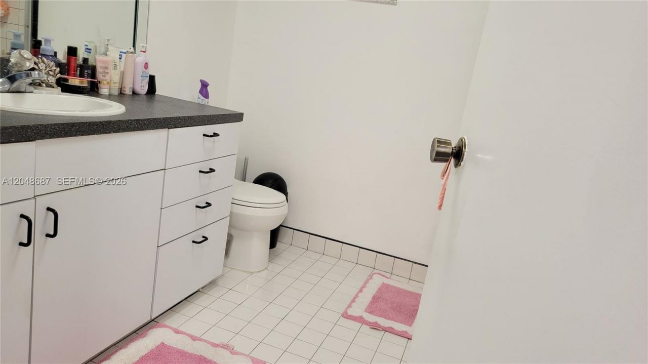 461 Ives Dairy Rd , Unit 204-2, Miami, FL 33179 Photo