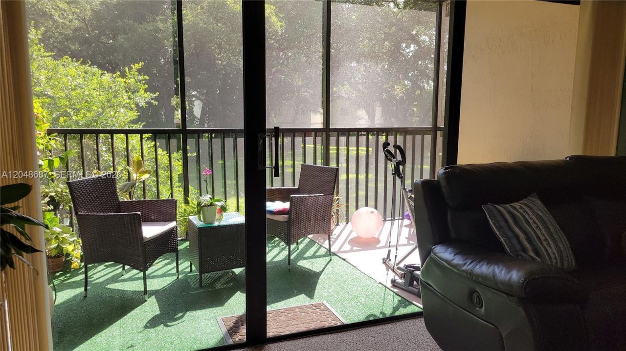 461 Ives Dairy Rd , Unit 204-2, Miami, FL 33179 Photo
