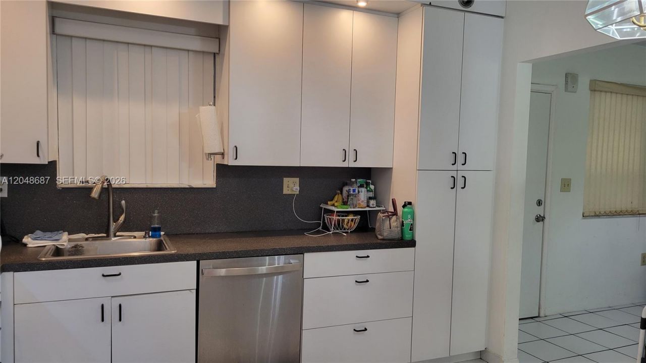 461 Ives Dairy Rd , Unit 204-2, Miami, FL 33179 Photo
