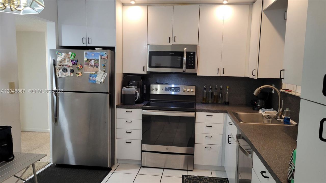 461 Ives Dairy Rd , Unit 204-2, Miami, FL 33179 Photo