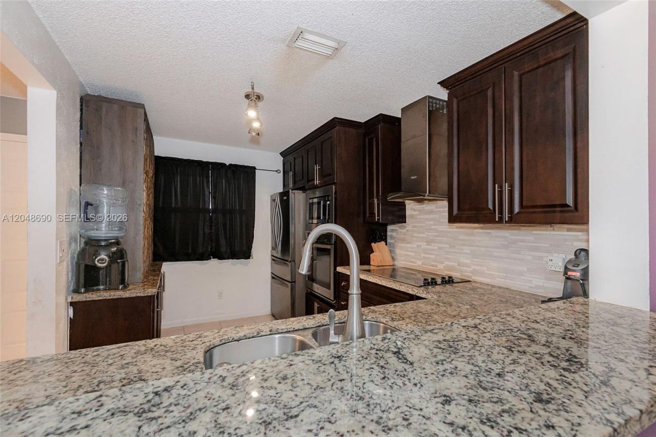 11733 NW 11th St , Pembroke Pines, FL 33026 Photo