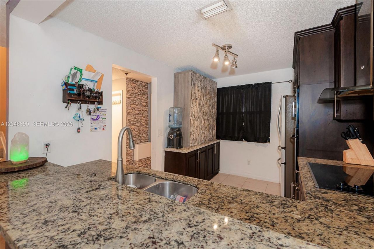 11733 NW 11th St , Pembroke Pines, FL 33026 Photo