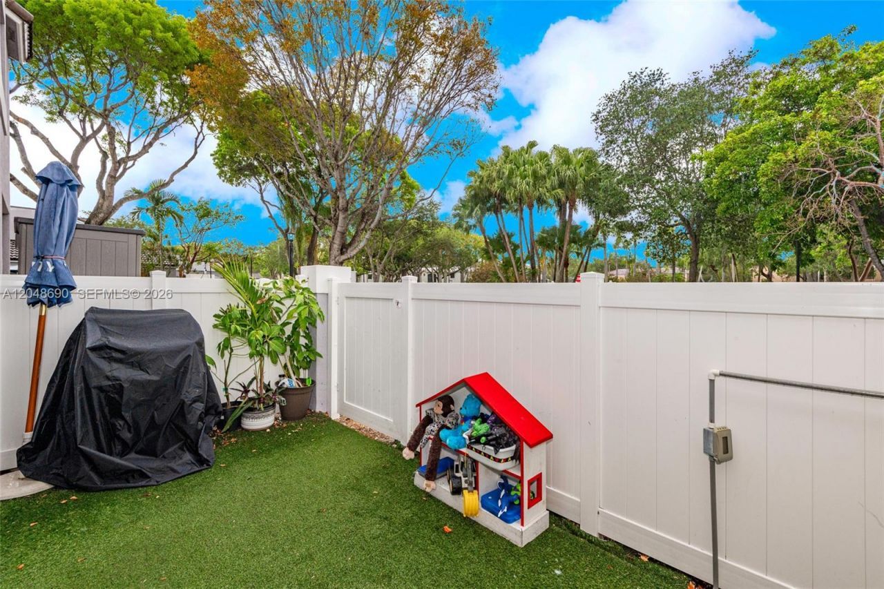 11733 NW 11th St , Pembroke Pines, FL 33026 Photo