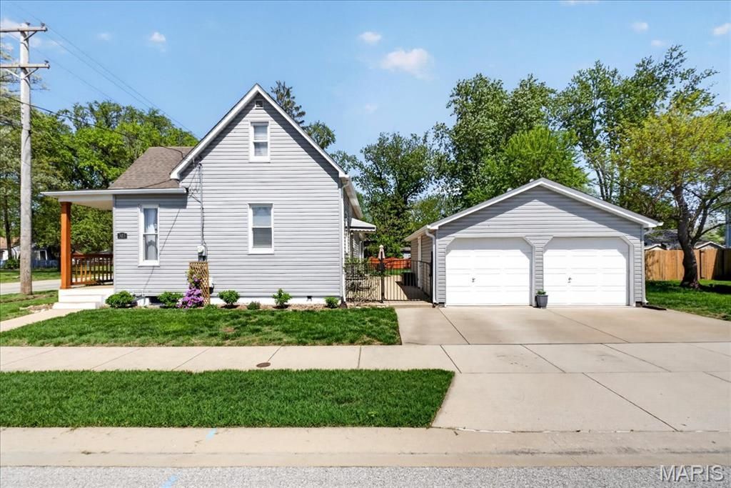303 E Church Street , Mascoutah, IL 62258 Main Photo