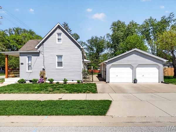 303 E Church Street , Mascoutah, IL 62258
