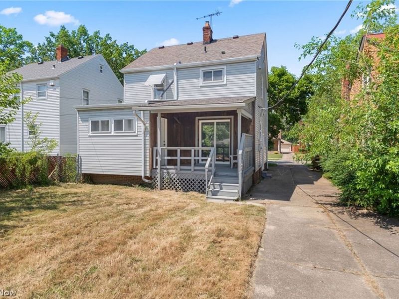 16805 Milburn Avenue, Cleveland, OH 44135 Photo 2